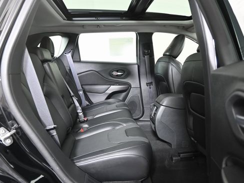 Used 2022 Jeep Cherokee Limited image 16