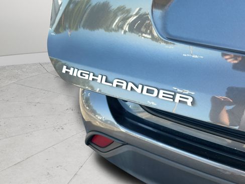 Used 2023 Toyota Highlander LE AWD/4WD image 33