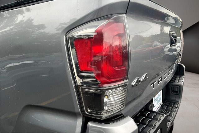 Used 2018 Toyota Tacoma Limited AWD/4WD image 24