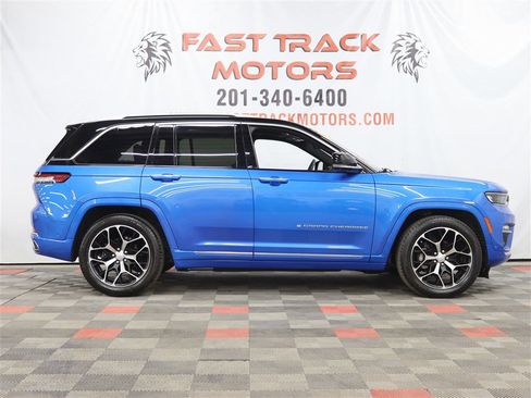 Used 2023 Jeep Grand Cherokee Summit AWD/4WD image 6