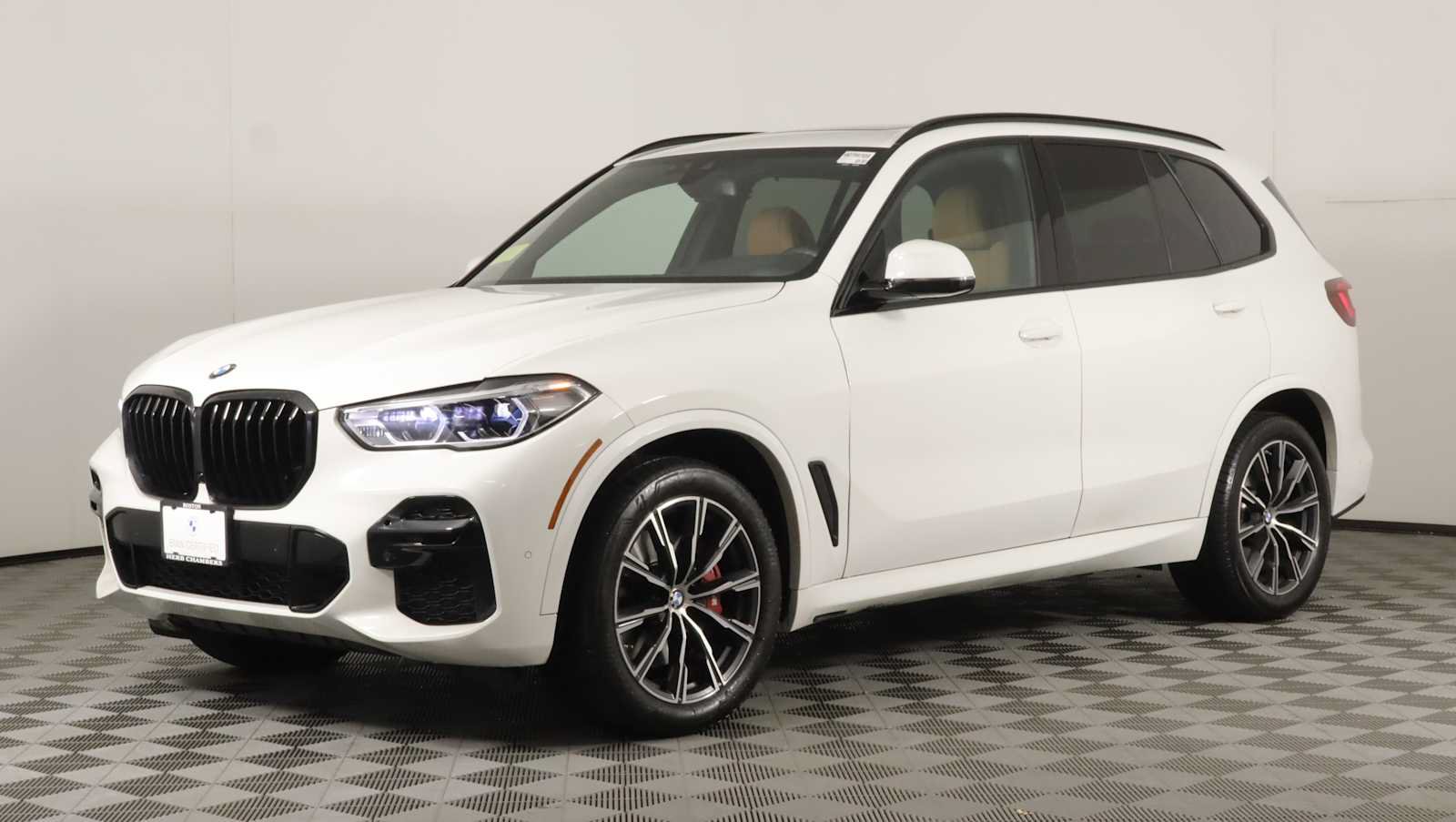 Used 2023 BMW X5 xDrive40i w/ Executive Package AWD/4WD image 3