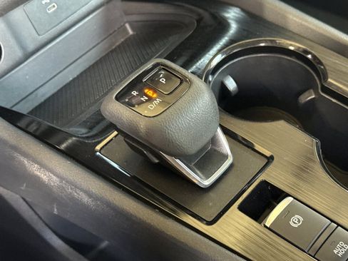 Used 2024 Nissan Rogue S AWD/4WD image 21