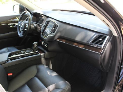 Used 2019 Volvo XC90 T6 Momentum w/ Protection Package Premier AWD/4WD image 17
