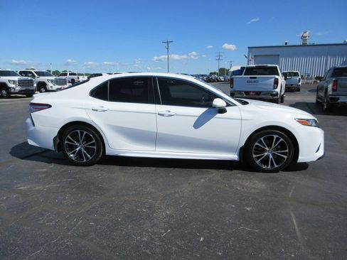 Used 2020 Toyota Camry SE FWD image 5