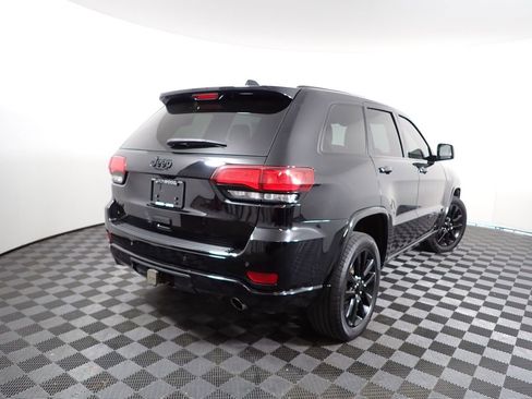Used 2017 Jeep Grand Cherokee Altitude AWD/4WD image 19