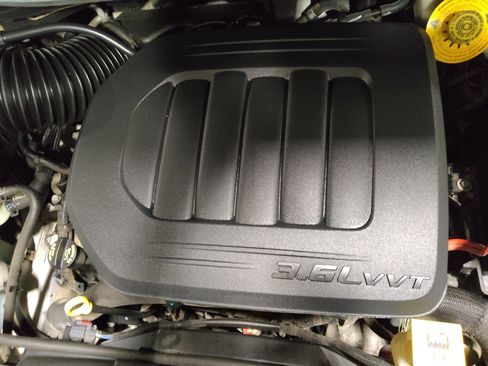 Used 2020 Dodge Grand Caravan SXT FWD image 30