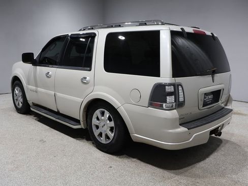 Used 2006 Lincoln Navigator 4WD image 4