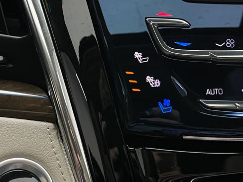 Used 2018 Cadillac Escalade ESV Premium Luxury AWD/4WD image 4
