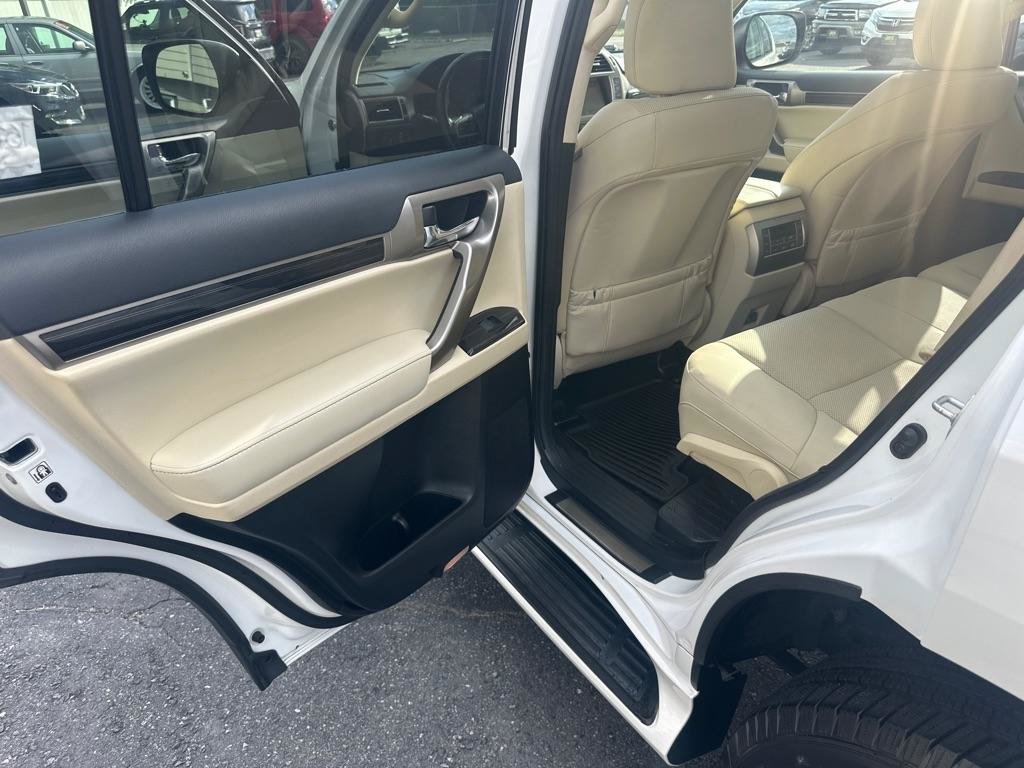 Used 2020 Lexus GX 460 Premium w/ Premium Package AWD/4WD image 18
