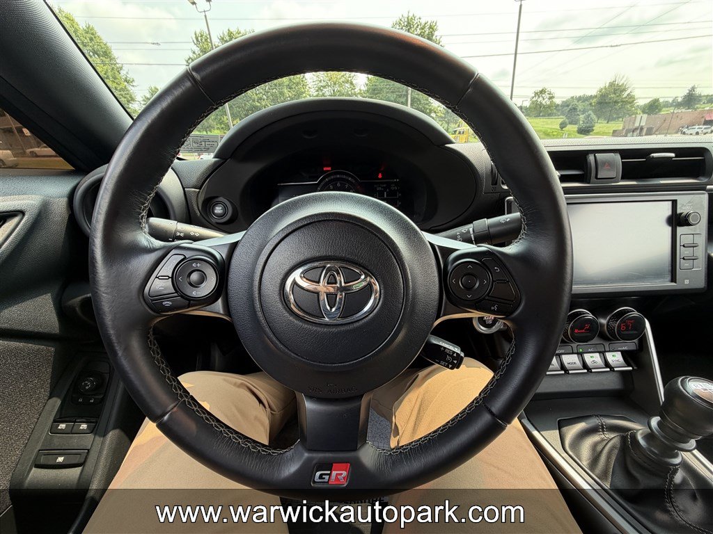 Used 2022 Toyota GR86 w/ ALL Weather Mat Package (TMS) RWD image 6