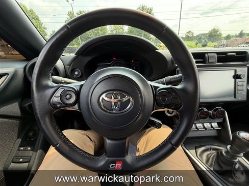 Used 2022 Toyota GR86 w/ ALL Weather Mat Package (TMS) RWD image 6