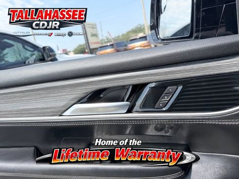 Used 2024 Jeep Wagoneer Series II w/ Flexible Seating Group RWD image 15