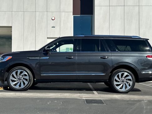 Certified 2022 Lincoln Navigator L Reserve image 6