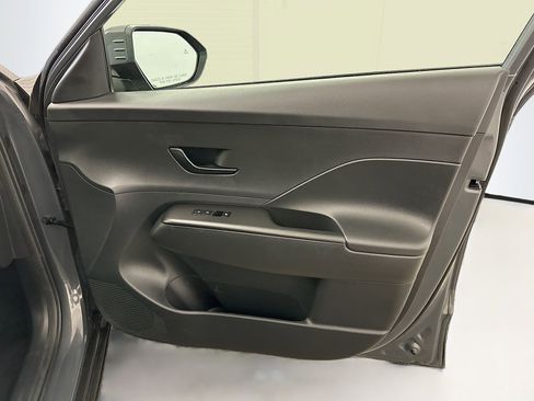 Used 2025 Hyundai Kona SEL image 33