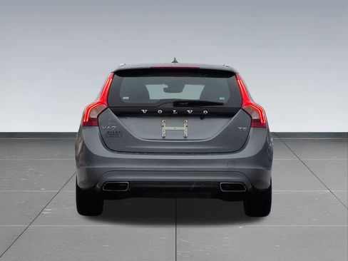 Used 2017 Volvo V60 T5 Premier w/ Convenience Package image 4