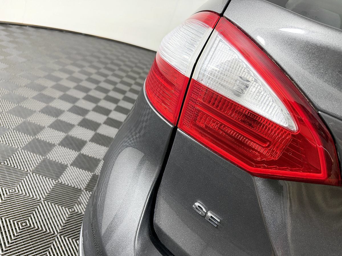 Used 2018 Ford Fiesta SE FWD image 11