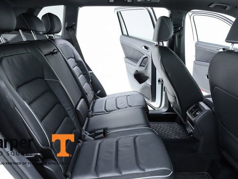 Used 2021 Volkswagen Tiguan SEL Premium R-Line image 38