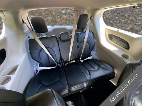 Used 2017 Chrysler Pacifica Touring-L Plus FWD image 25