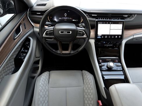 Used 2021 Jeep Grand Cherokee L Summit w/ Luxury Tech Group V image 14