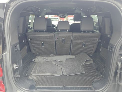 Used 2025 Land Rover Defender 110 S image 27