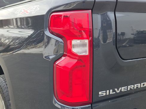 Used 2022 Chevrolet Silverado 1500 LTZ image 8
