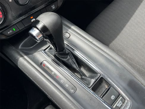 Used 2017 Honda HR-V LX image 14