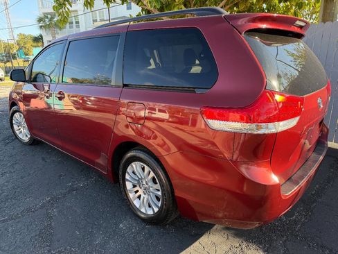 Used 2013 Toyota Sienna XLE image 5