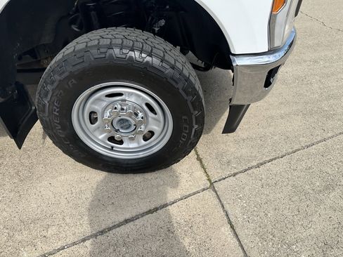 Used 2023 Ford F250 XL w/ 360-Degree Camera Package AWD/4WD image 2