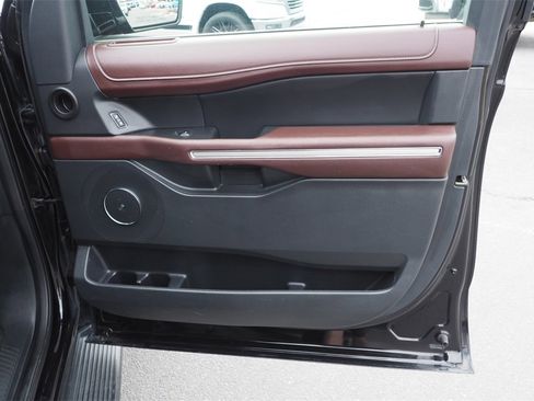 Used 2024 Ford Expedition Limited image 24