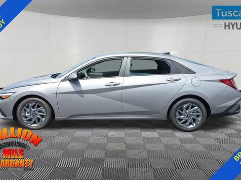 Used 2024 Hyundai Elantra SEL FWD image 4