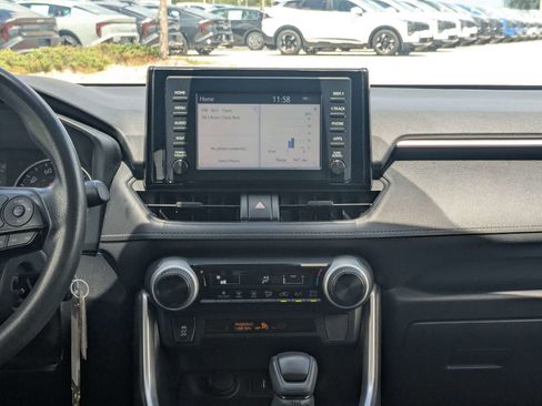 Used 2019 Toyota RAV4 LE FWD image 20