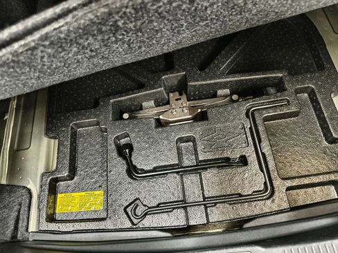 Used 2012 Toyota Camry XLE FWD image 28