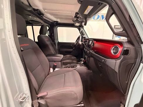 Used 2023 Jeep Wrangler Unlimited Rubicon w/ Cold Weather Group AWD/4WD image 15