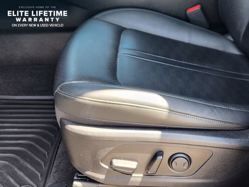 Used 2025 Kia Sorento S w/ Panoramic Sunroof Package FWD image 24