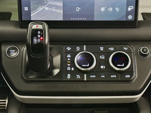 Used 2023 Land Rover Defender 130 SE image 13