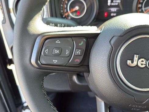 New 2025 Jeep Gladiator Sport image 14