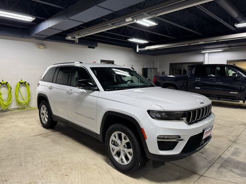 Used 2024 Jeep Grand Cherokee Limited w/ Trailer Tow Package image 3