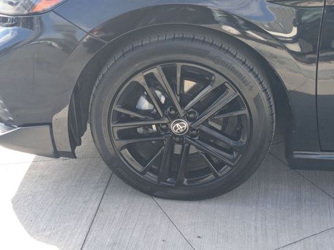 Used 2025 Toyota Camry SE image 13