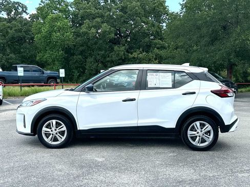 Used 2022 Nissan Kicks S FWD image 12