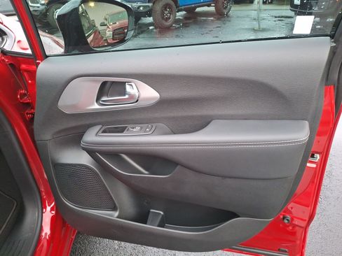 New 2026 Chrysler Pacifica Limited w/ S Appearance Package image 25