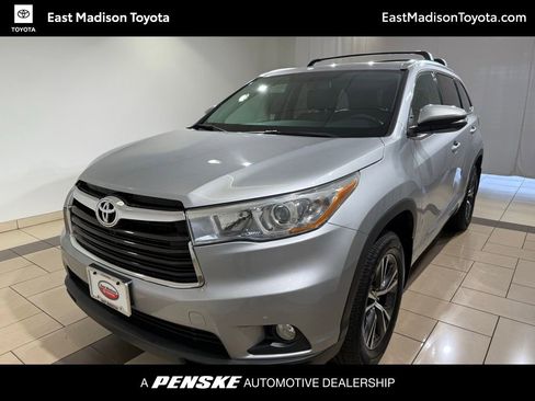 Used 2016 Toyota Highlander XLE AWD/4WD image 1