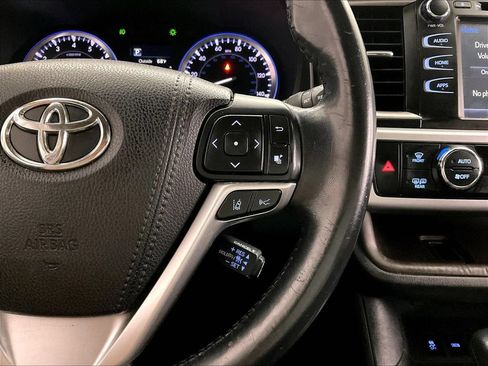 Used 2017 Toyota Highlander XLE w/ Protection Package #3 AWD/4WD image 24