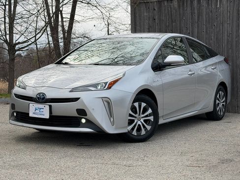 Used 2020 Toyota Prius LE AWD/4WD image 1