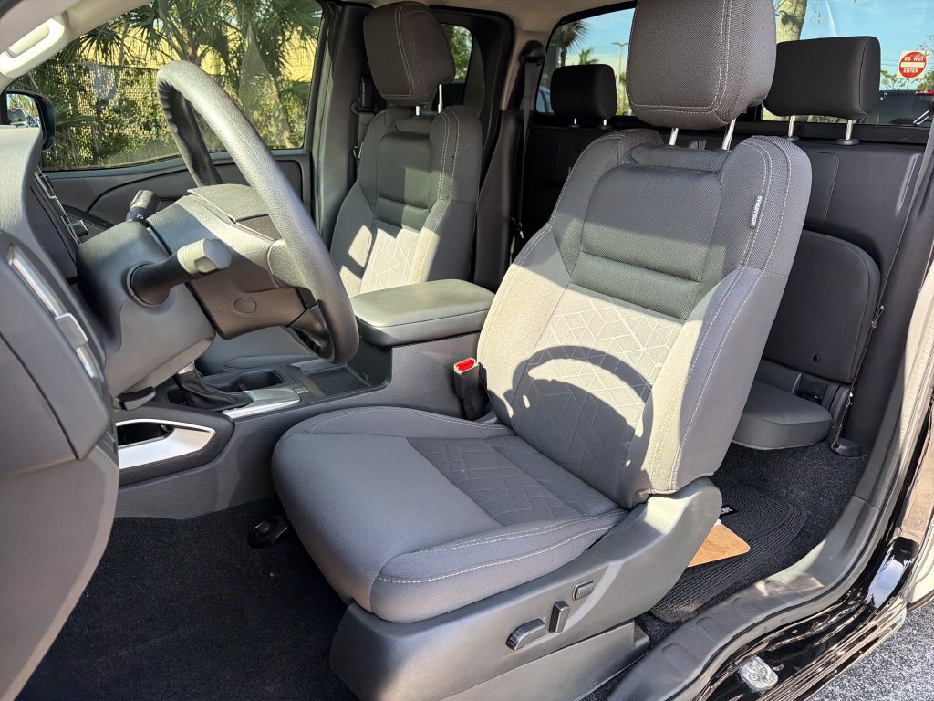 Used 2025 Nissan Frontier SV RWD image 27