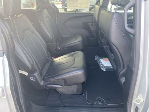 New 2026 Chrysler Pacifica Select w/ S Appearance Package image 29