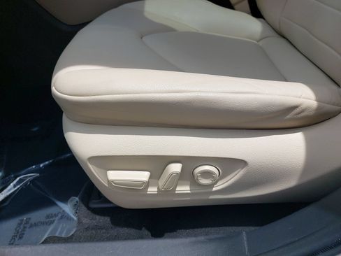 Used 2021 Toyota Highlander XLE FWD image 31