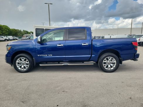 Used 2020 Nissan Titan SL w/ Moonroof Package AWD/4WD image 8