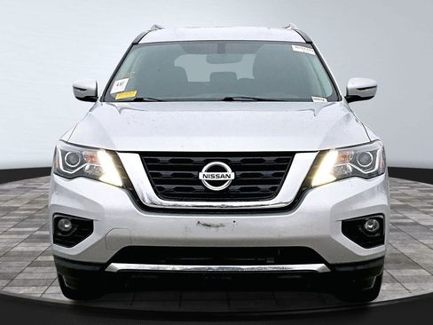 Used 2020 Nissan Pathfinder SV image 3