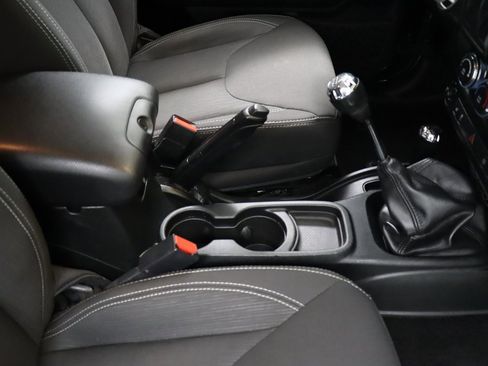 Used 2017 Jeep Wrangler Sahara w/ Connectivity Group image 17