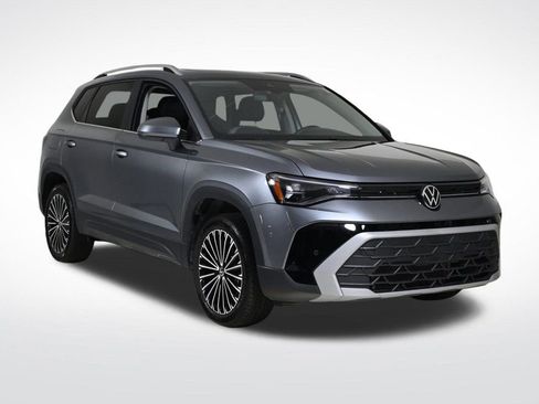 Used 2025 Volkswagen Taos SE image 7